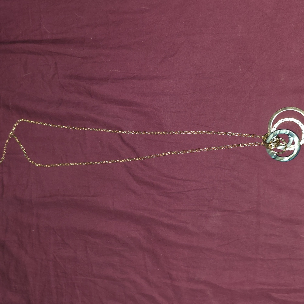 Elegant Silver and Blue Pendant Necklace